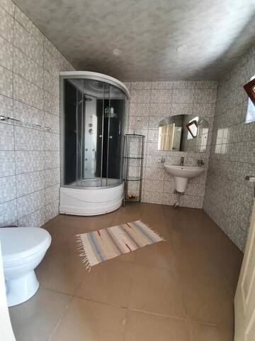 Фото номера Стандартный двухместный номер с 2 отдельными кроватями Отель Eco Lodge in the Caucasus Wildlife Refuge г. Urtsʼadzor 3